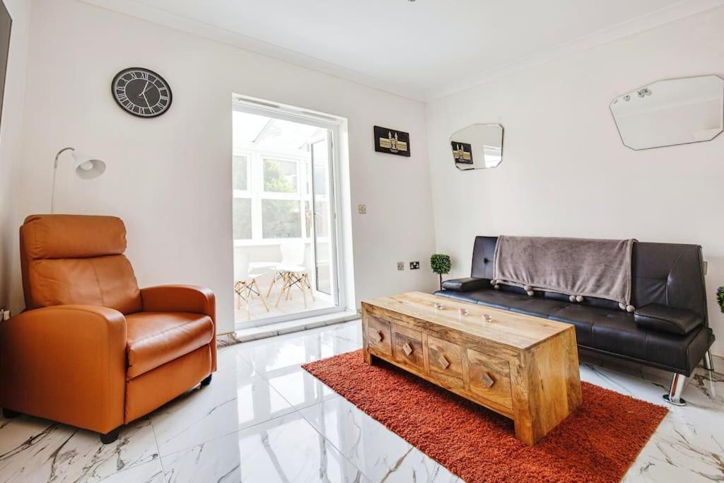 Modern 5 Bedroom House With Free Parking. Only 30 Mins To Bond Street Stanmore  Exterior photo