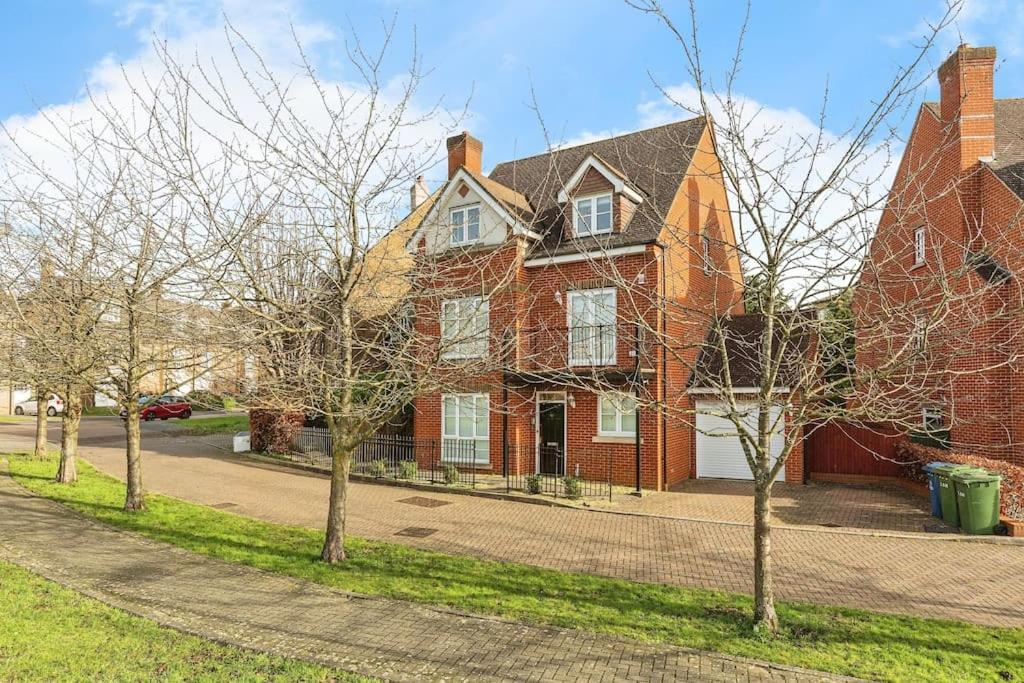 Modern 5 Bedroom House With Free Parking. Only 30 Mins To Bond Street Stanmore  Exterior photo